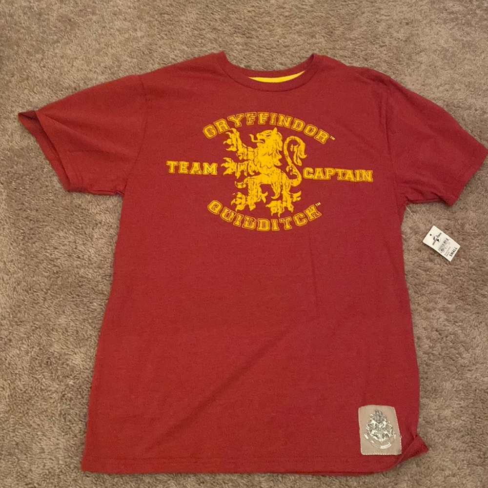 Gryffindor Team Captain Quidditch Shirt from Universal Studious new with tag